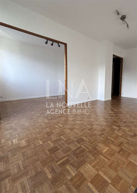 Appartement à LES LILAS