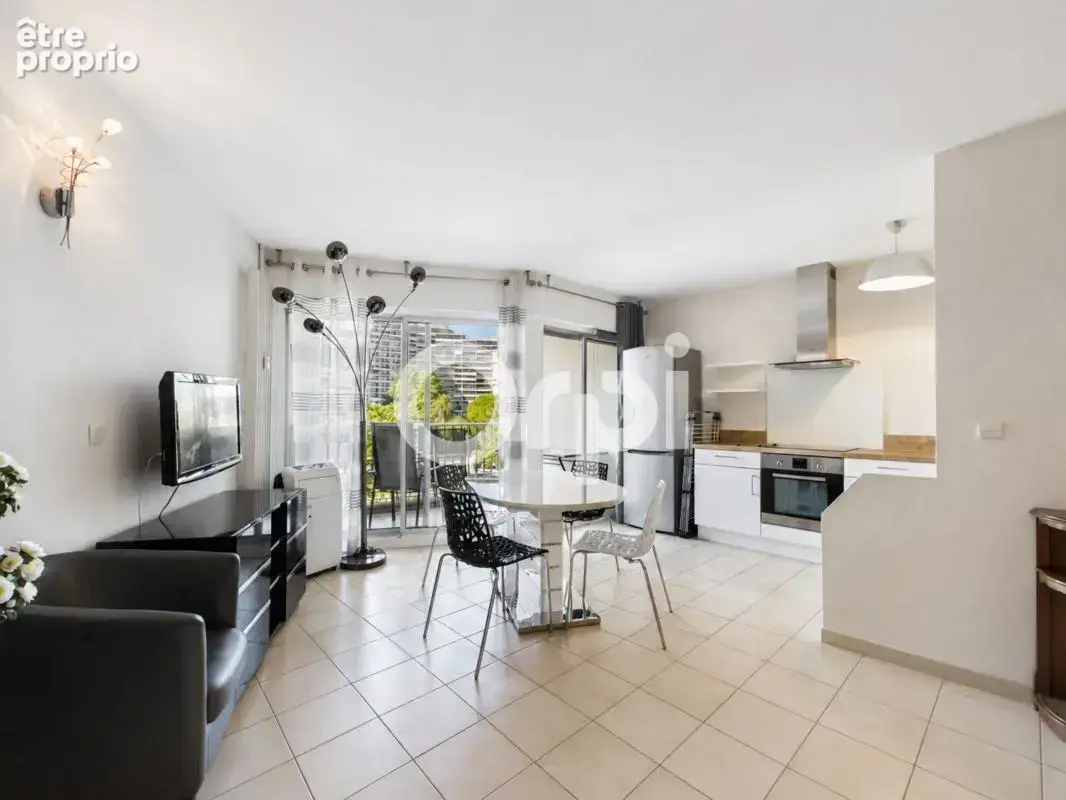 Studio - residence standing - parking -  cave- piscine - photo 2