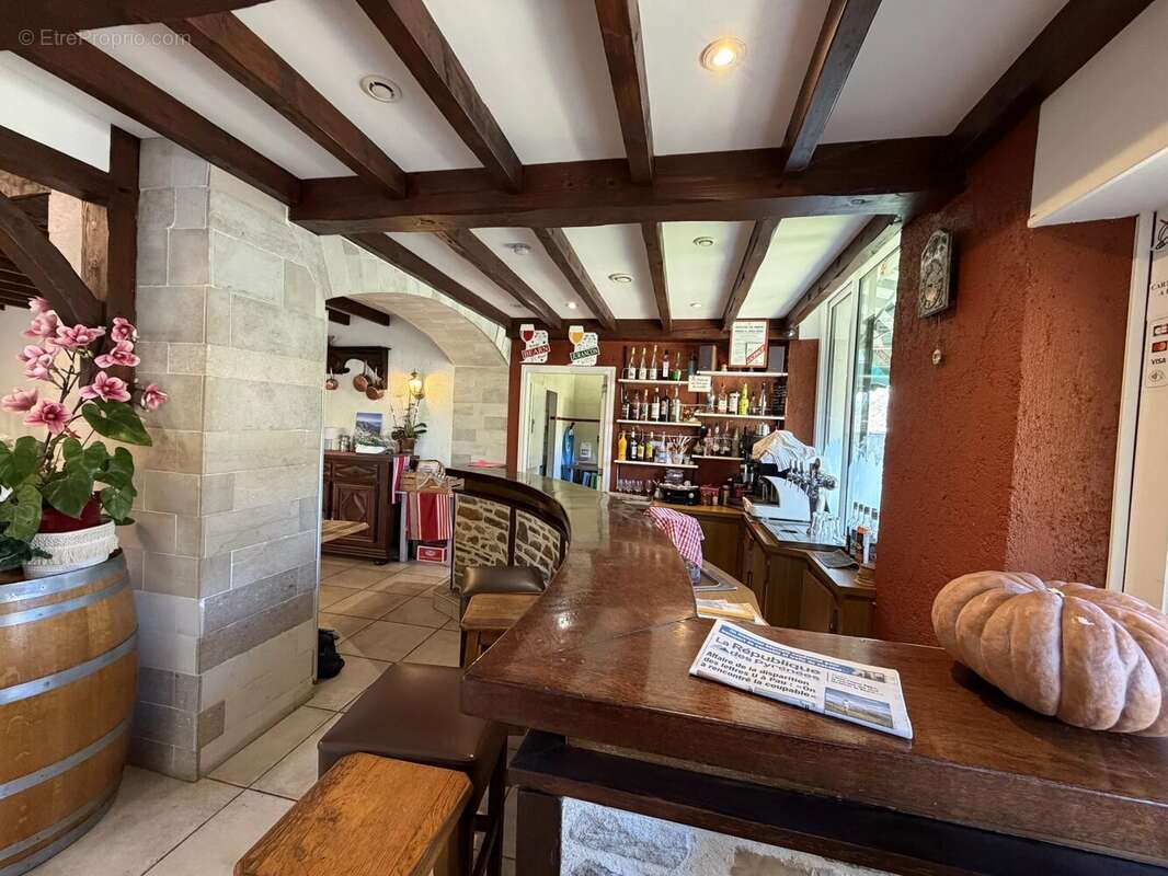 Commerce à LASSEUBE