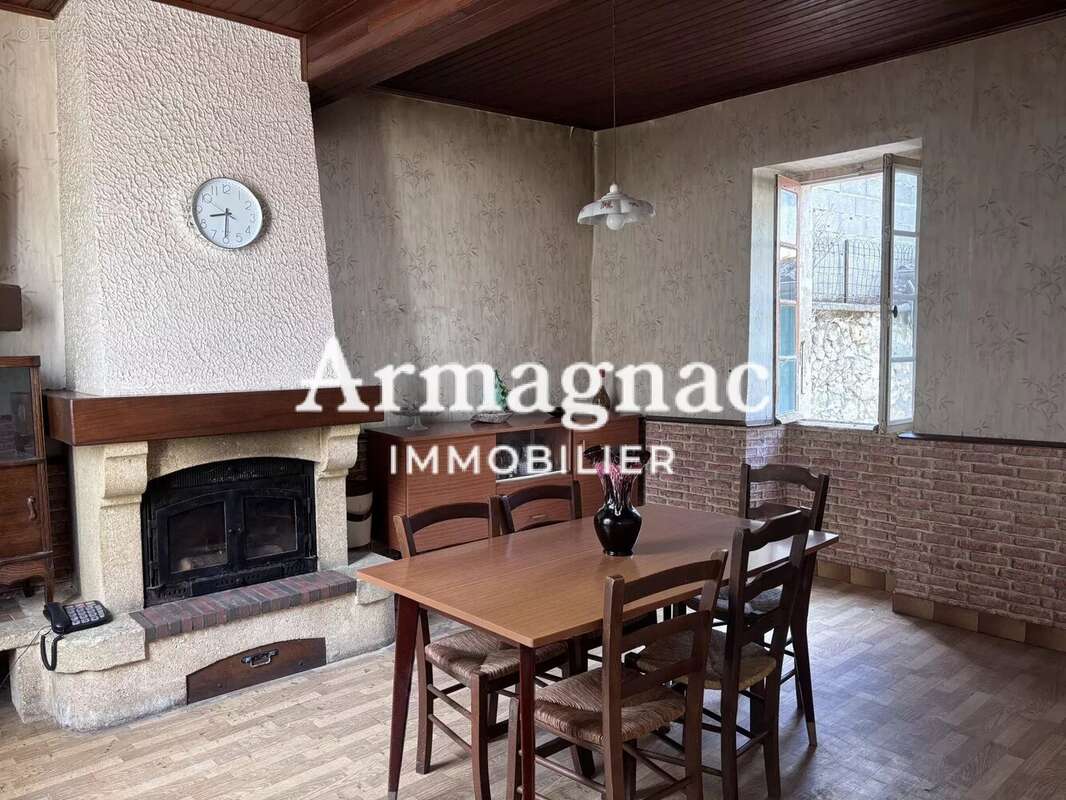 Maison à VIC-FEZENSAC