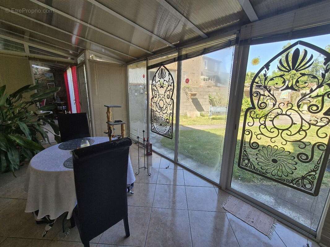 Maison T5 de 134 m² avec dependances et jardin de 739 m² - photo 2