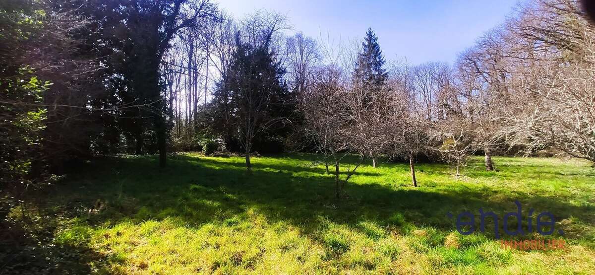 Maison à LUCAY-LE-MALE