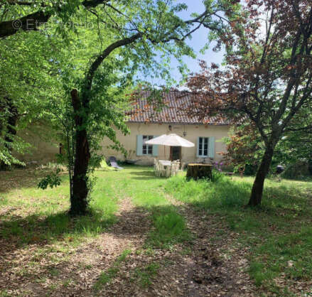 Chartreuse avec grand dependances et 6.1 ha - photo 10