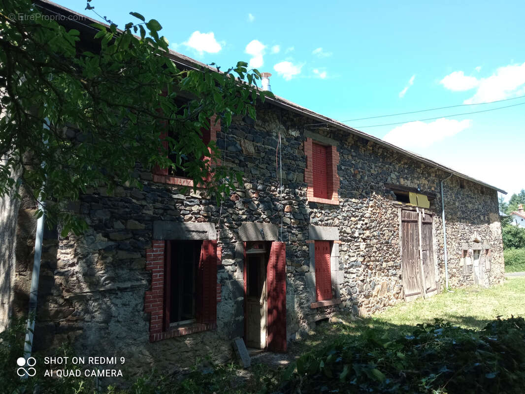 Maison à CHAPDES-BEAUFORT