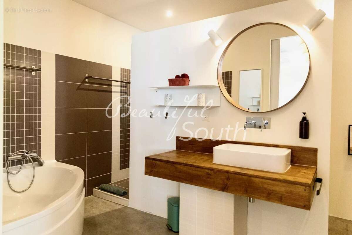 Domaine viticole réhabilité en 3 logements de charme avec piscines et jardins – Narbonne, Canal du Midi - photo 40