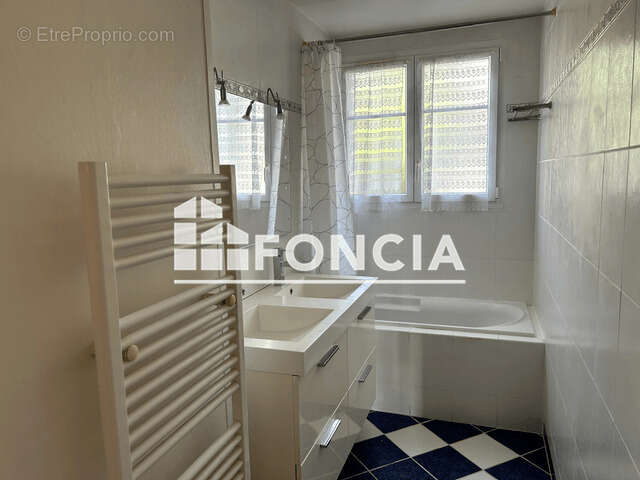 Appartement à BUC