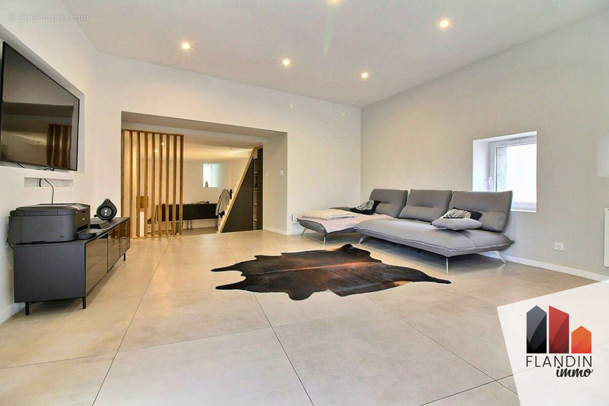 Maison à SAINT-ROMAIN-EN-JAREZ