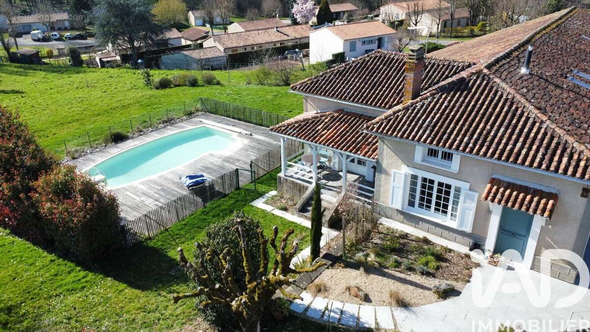 Maison 163 m² à Esse  - photo 2
