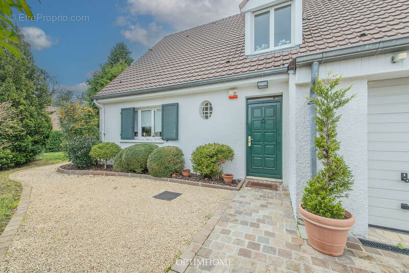 Maison à SAINT-NOM-LA-BRETECHE