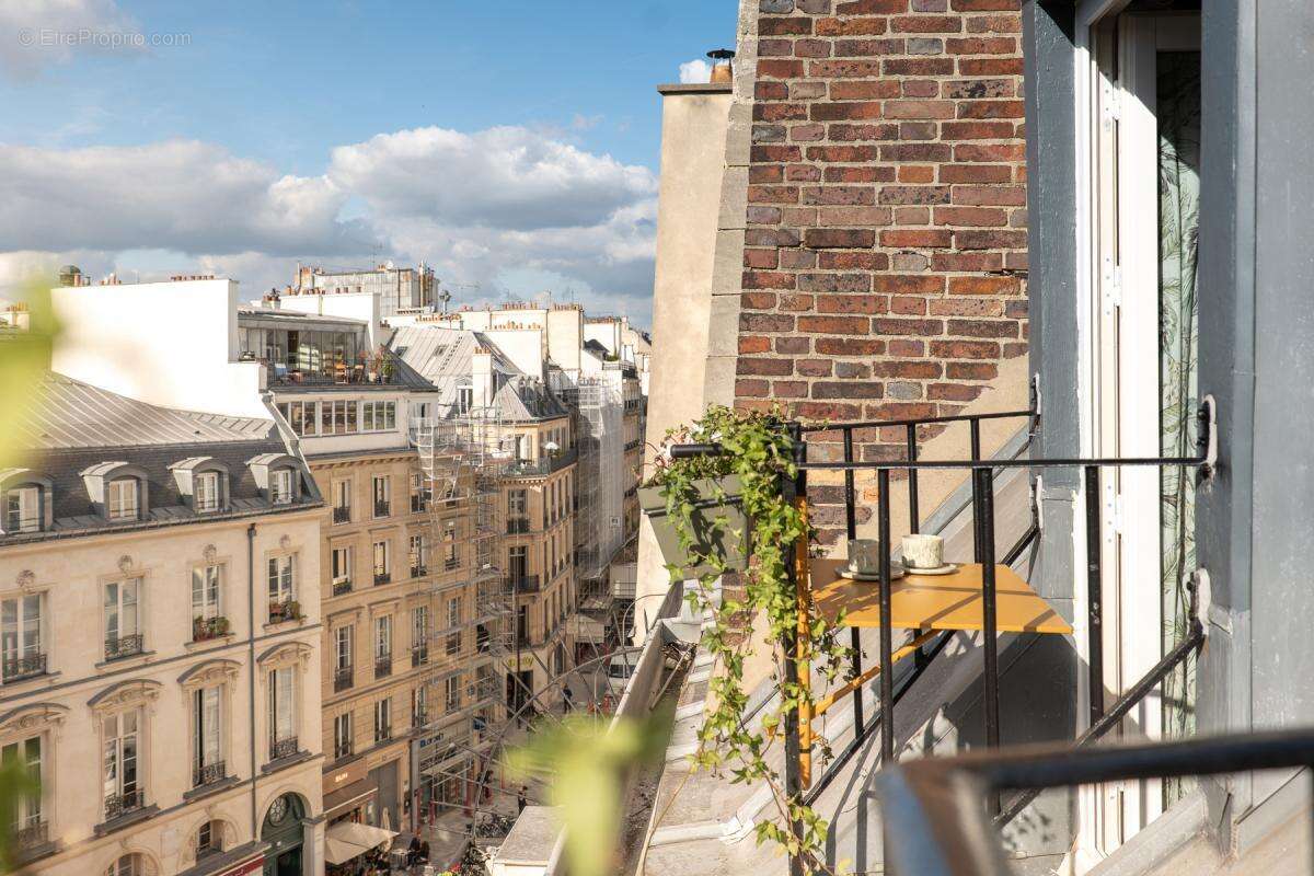Appartement à PARIS-1E