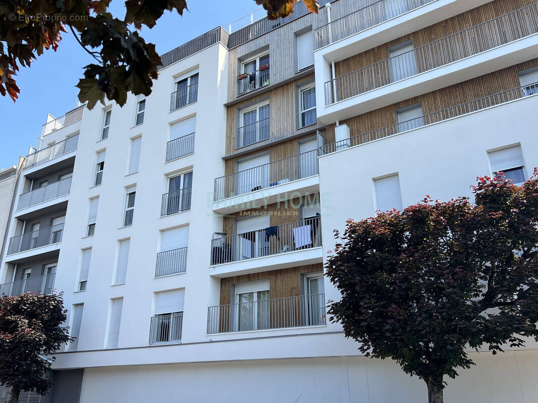 Parking à LIVRY-GARGAN