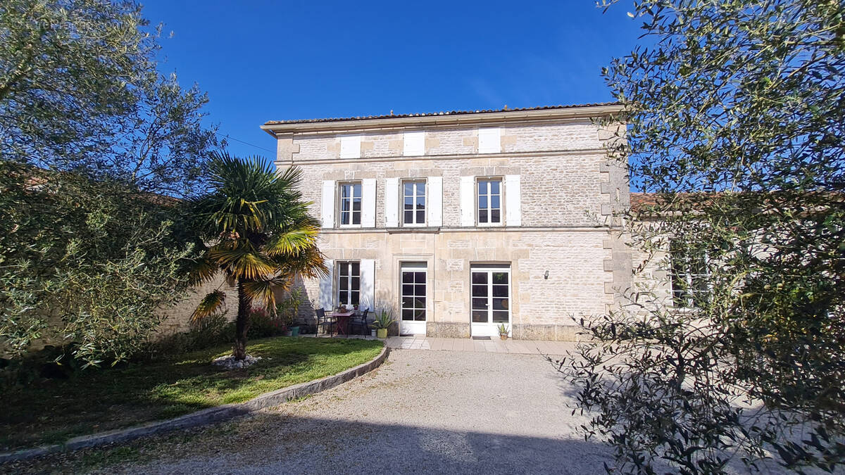 Maison à ASNIERES-SUR-NOUERE