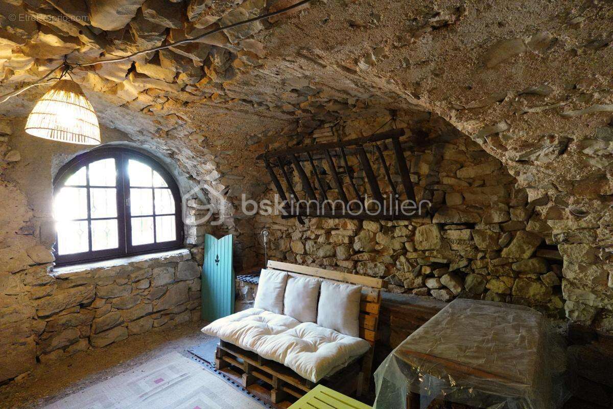 Maison de village avec cour arborée, garage et cave - photo 12