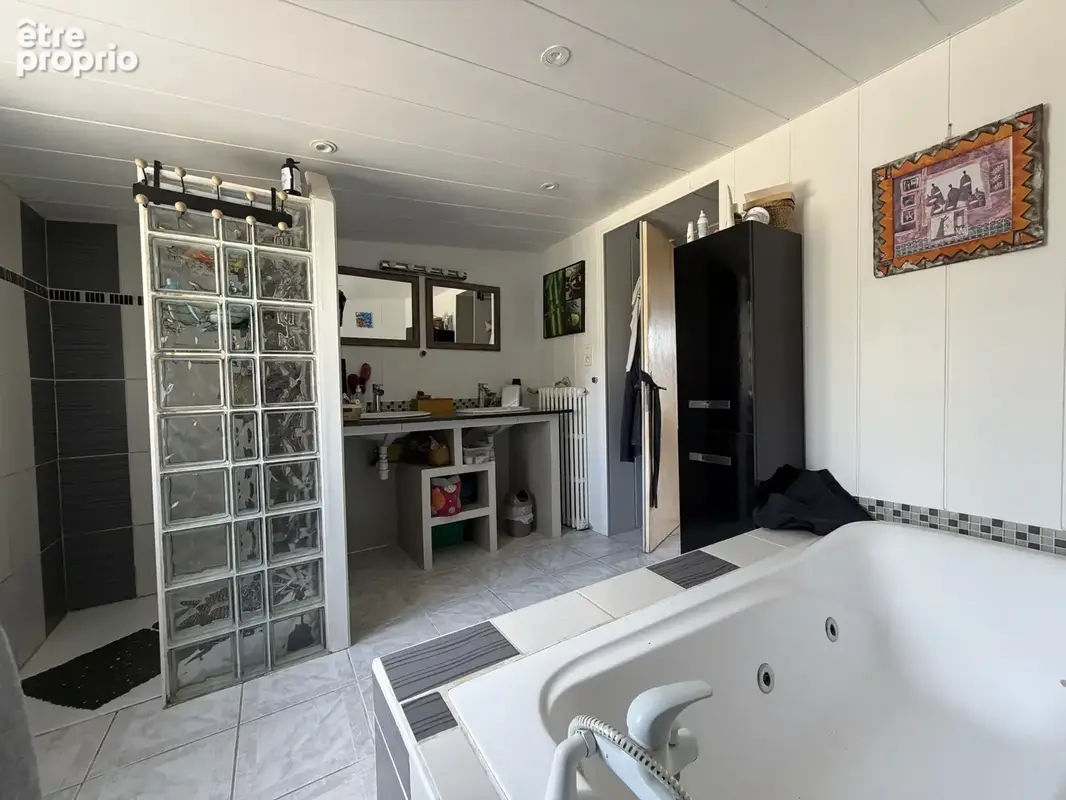 longère 4 chambres et bureau sur 2280 m2 de terrain avec bâtiment de 180 m2 - photo 11