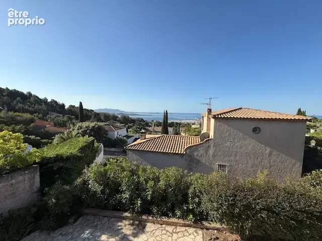 BANDOL quartier résidentiel très prisé vue mer agréable villa avec piscine - photo 2