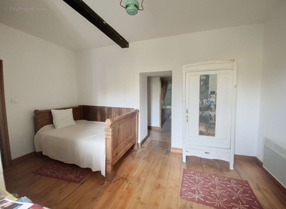 Maison à MANZAC-SUR-VERN