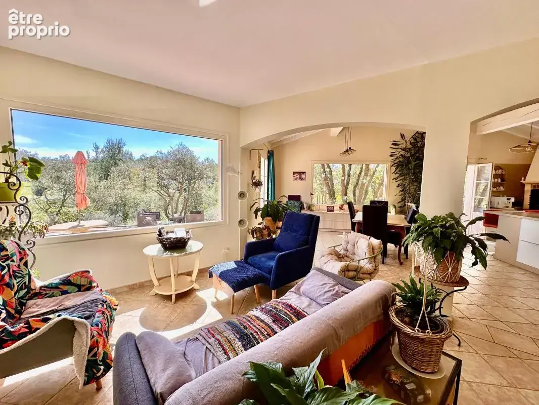 Villa sur terrain boisé avec dépendances + piscine - photo 8
