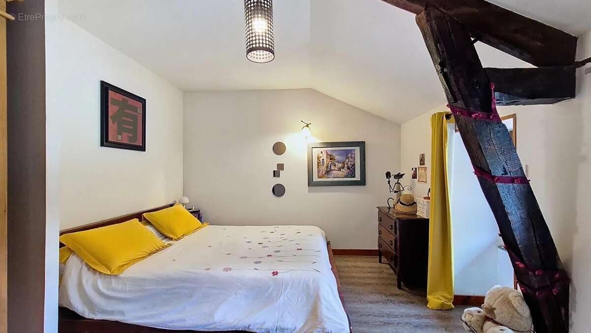 Maison à COMPREIGNAC