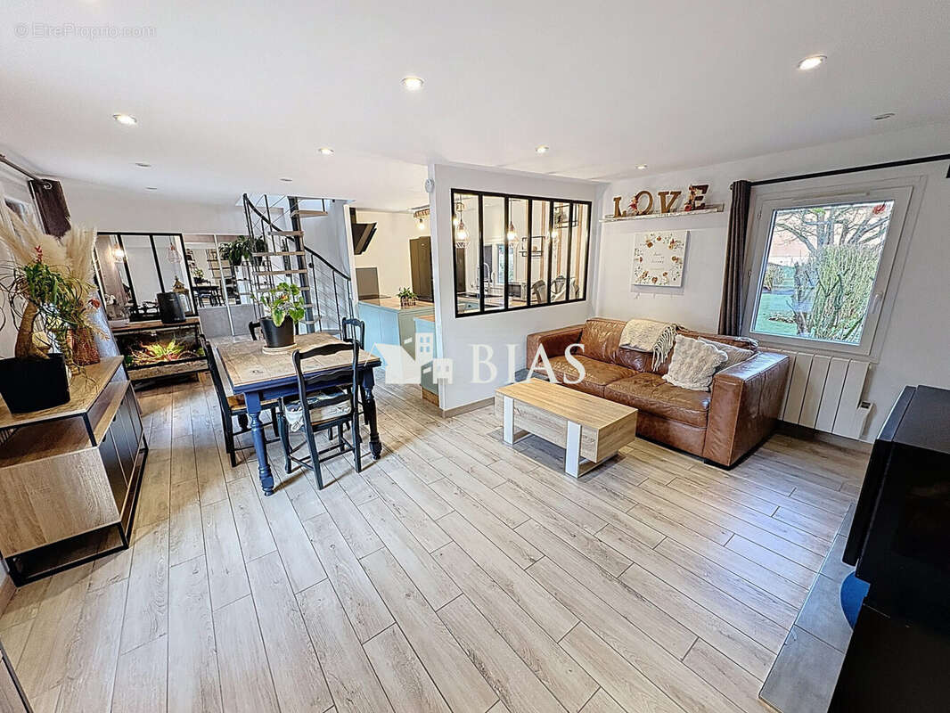 Maison à BOURG-ACHARD