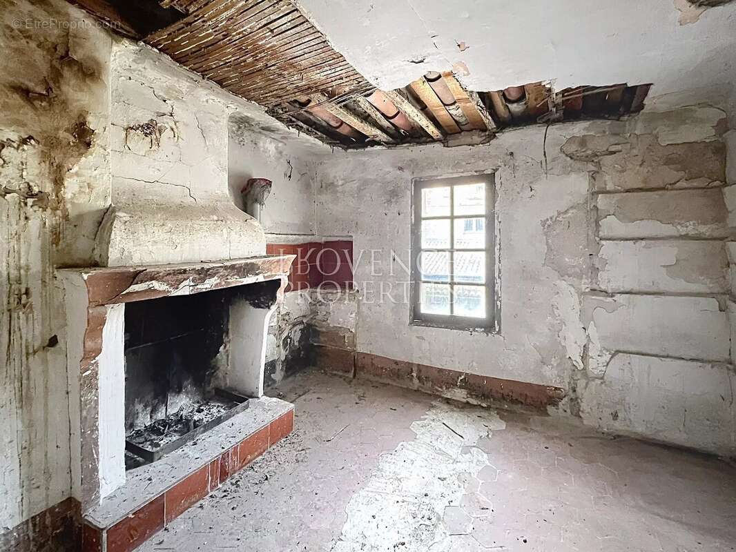 Appartement à COTIGNAC