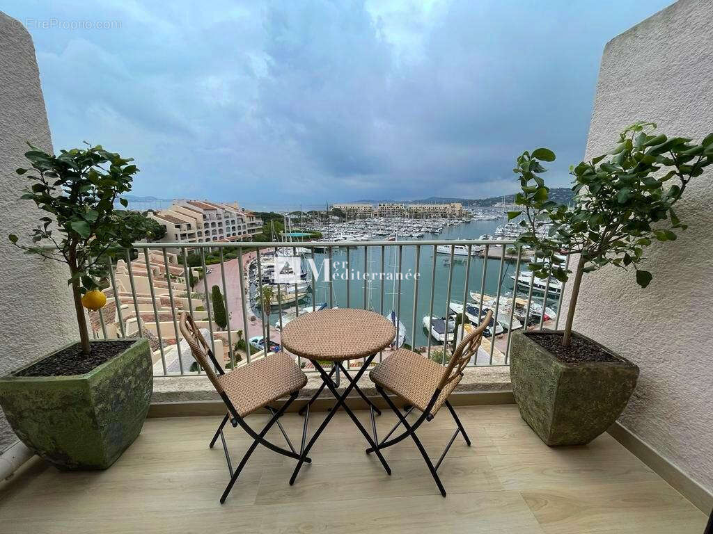 Appartement à COGOLIN
