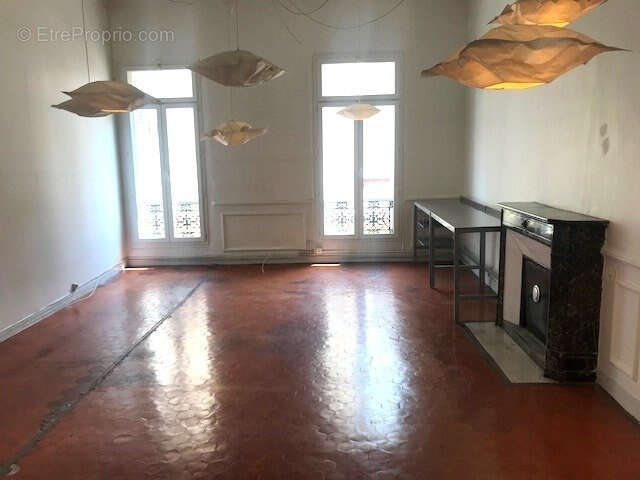 Commerce à MARSEILLE-6E