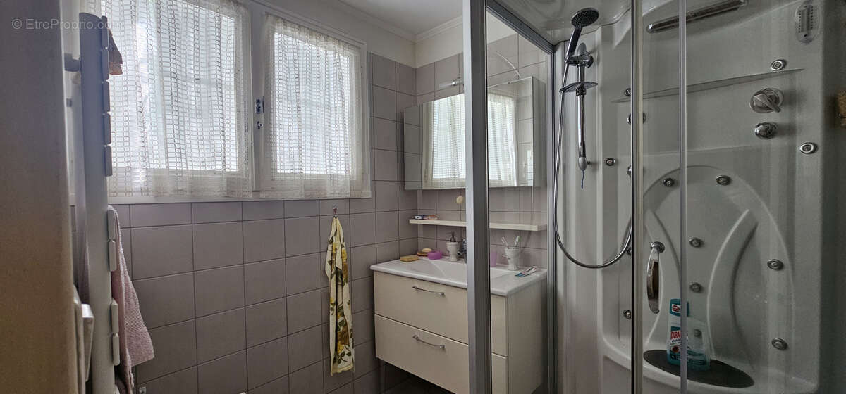 Maison à CHARMES-SUR-RHONE