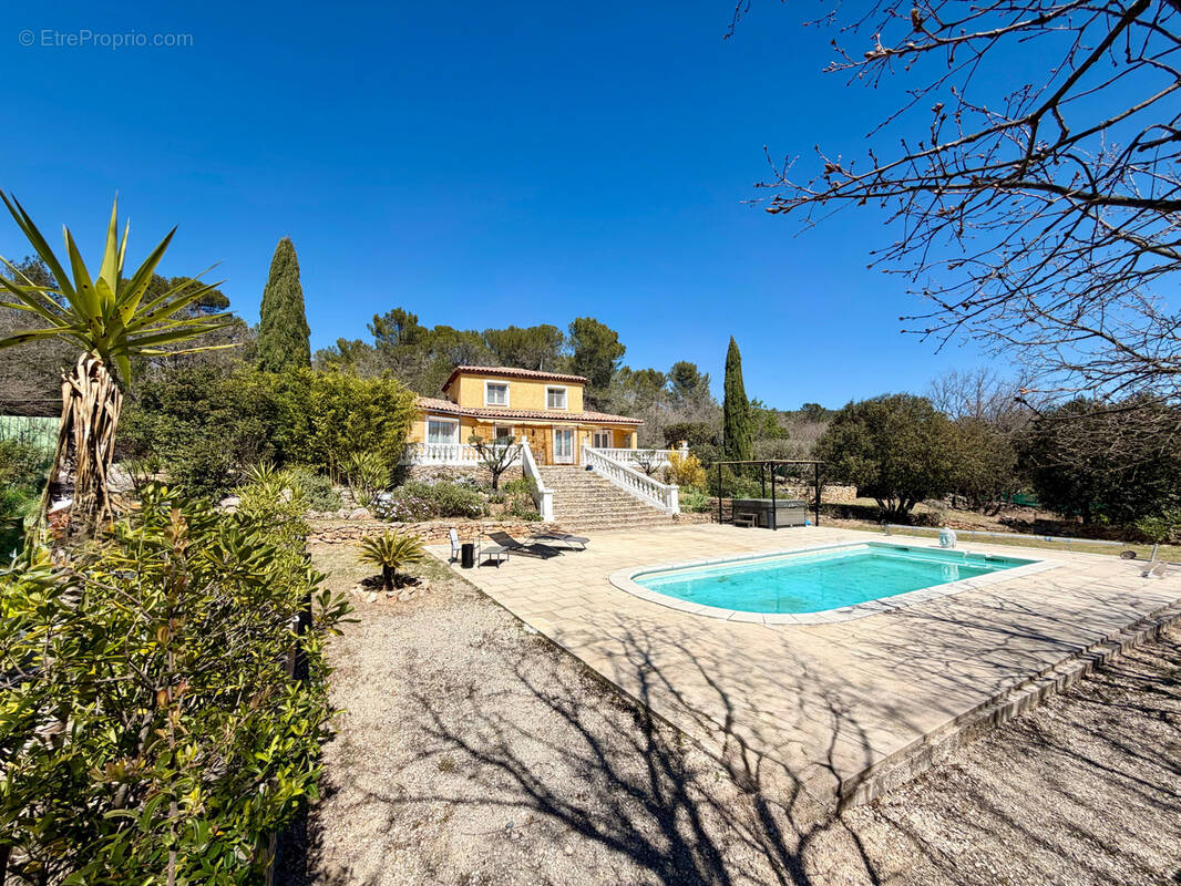 Maison à LA ROQUEBRUSSANNE