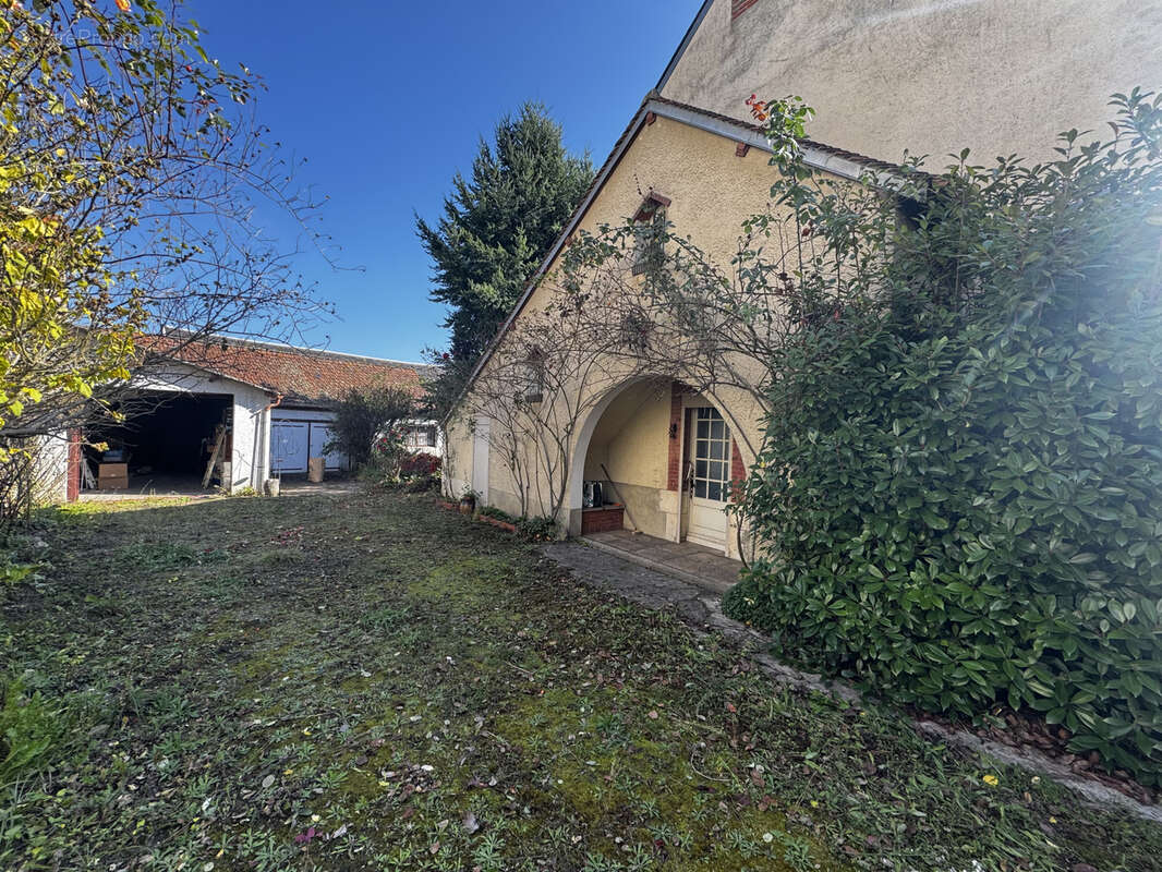 Maison à OUZOUER-SUR-TREZEE