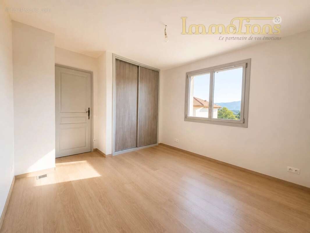 Maison familiale 189 m² avec piscine, garage de 82 m² et vue dégagée - photo 16