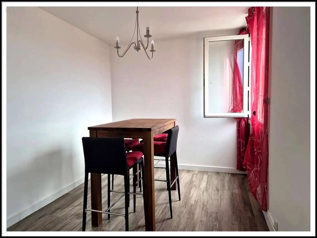 Appartement à BAGNOLS-SUR-CEZE