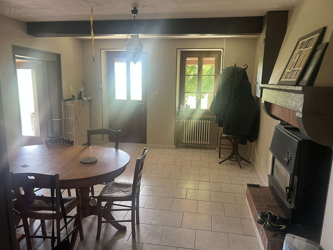 Maison à SAINT-JULIEN-DE-CIVRY