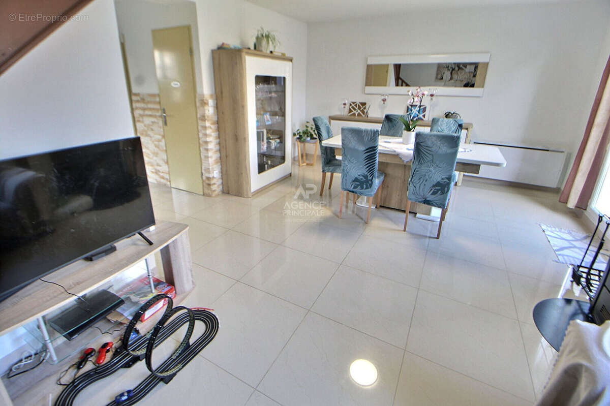 Maison à CHANTELOUP-LES-VIGNES