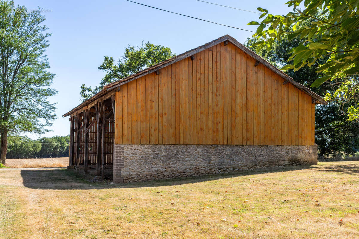 Maison de campagne avec piscine et grange - photo 6