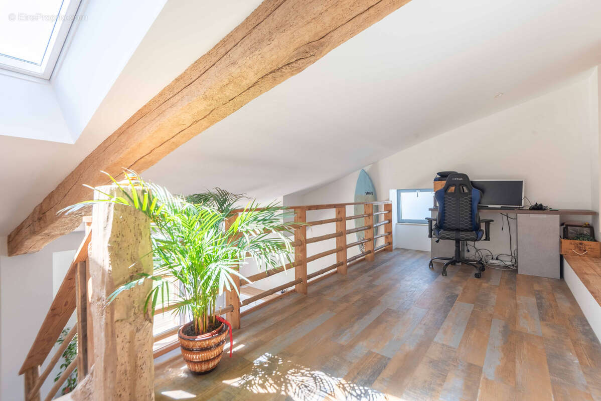 Maison en pierre atypique - 300 m2 - hab. independ. - photo 14