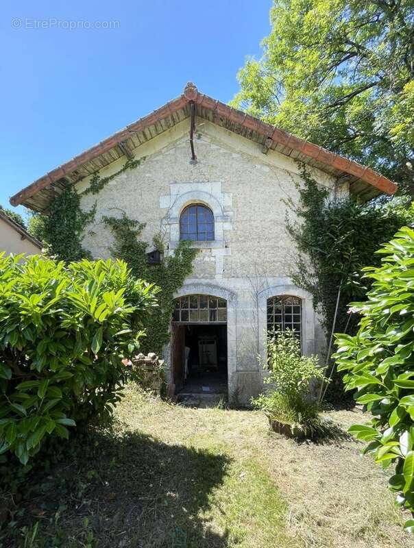 Domaine du xviiième siecle sur + de 8,5 ha avec etang et dependances - photo 10
