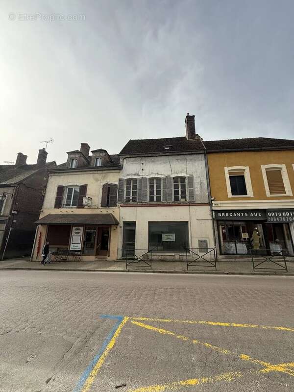 Maison à BRIENON-SUR-ARMANCON