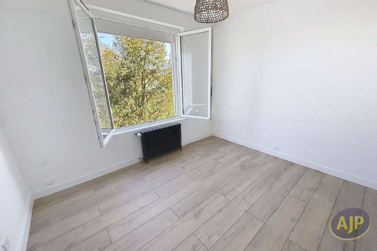 Maison à SAINT-MACAIRE-EN-MAUGES