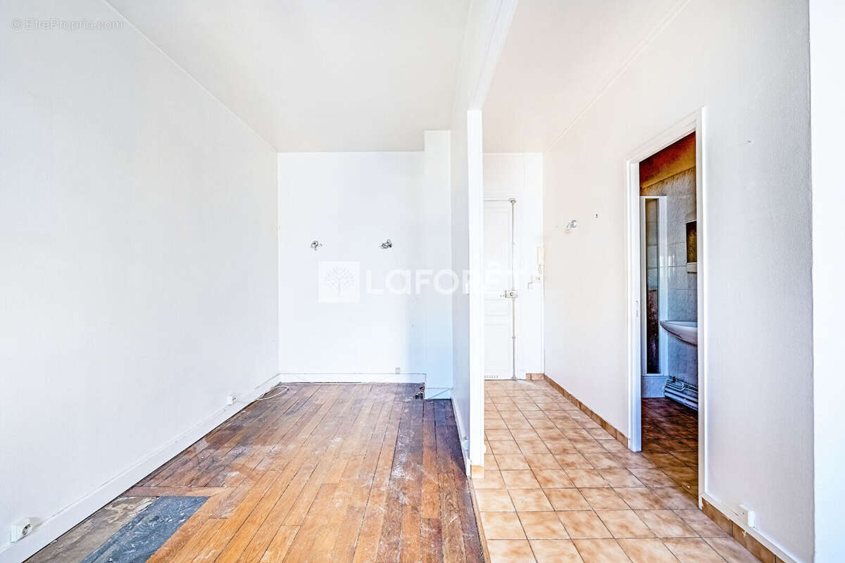 Studio - Dernier étage avec ascenseur - Boulevard de Courcelles, Paris 17e - photo 10