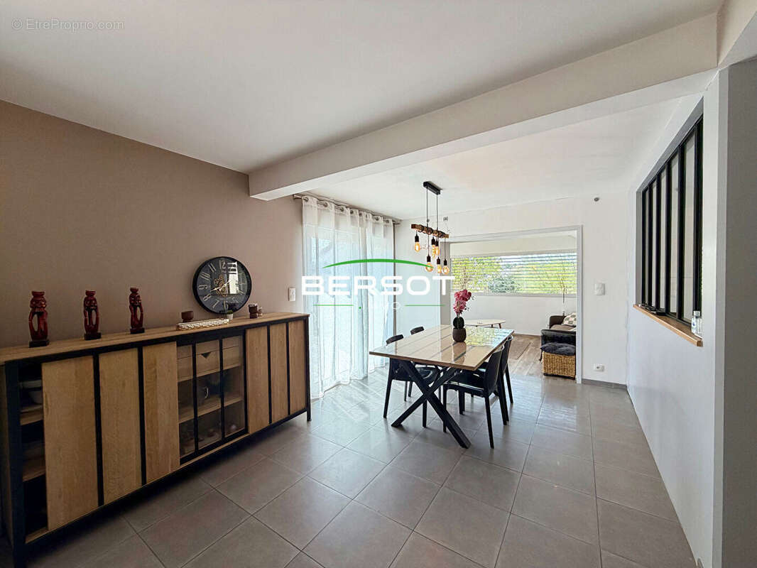 EXCLUSIVITÉ BERSOT IMMOBILIER - Villa contemporaine 145 m² avec 3 chambres, bureau, terrain de 946 m² et vue dégagée - photo 5