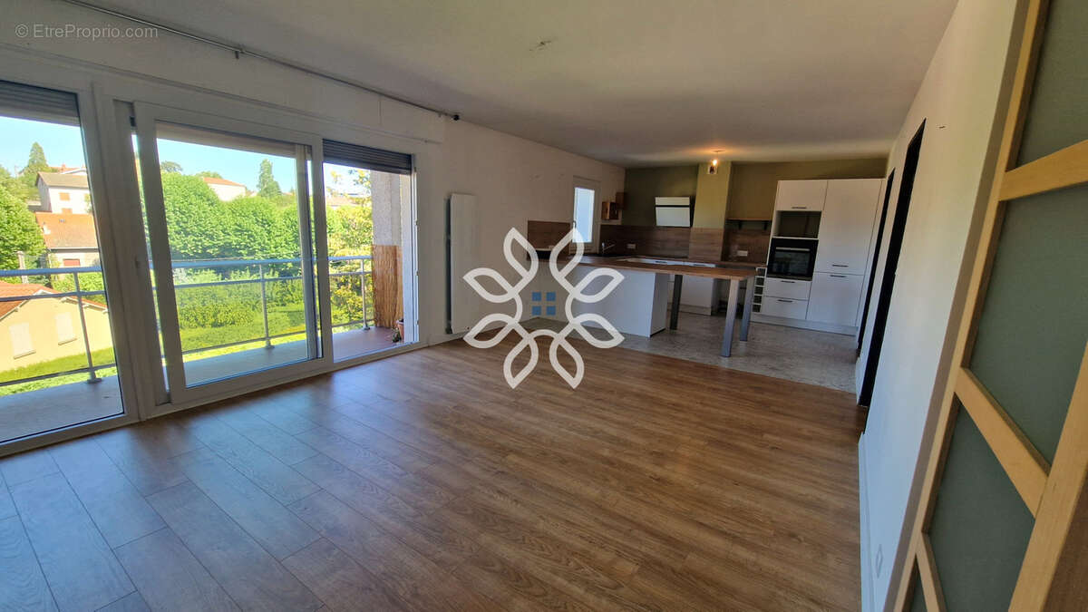 BEL APPARTEMENT F4 entièrement rénové avec GARAGE. - photo 3