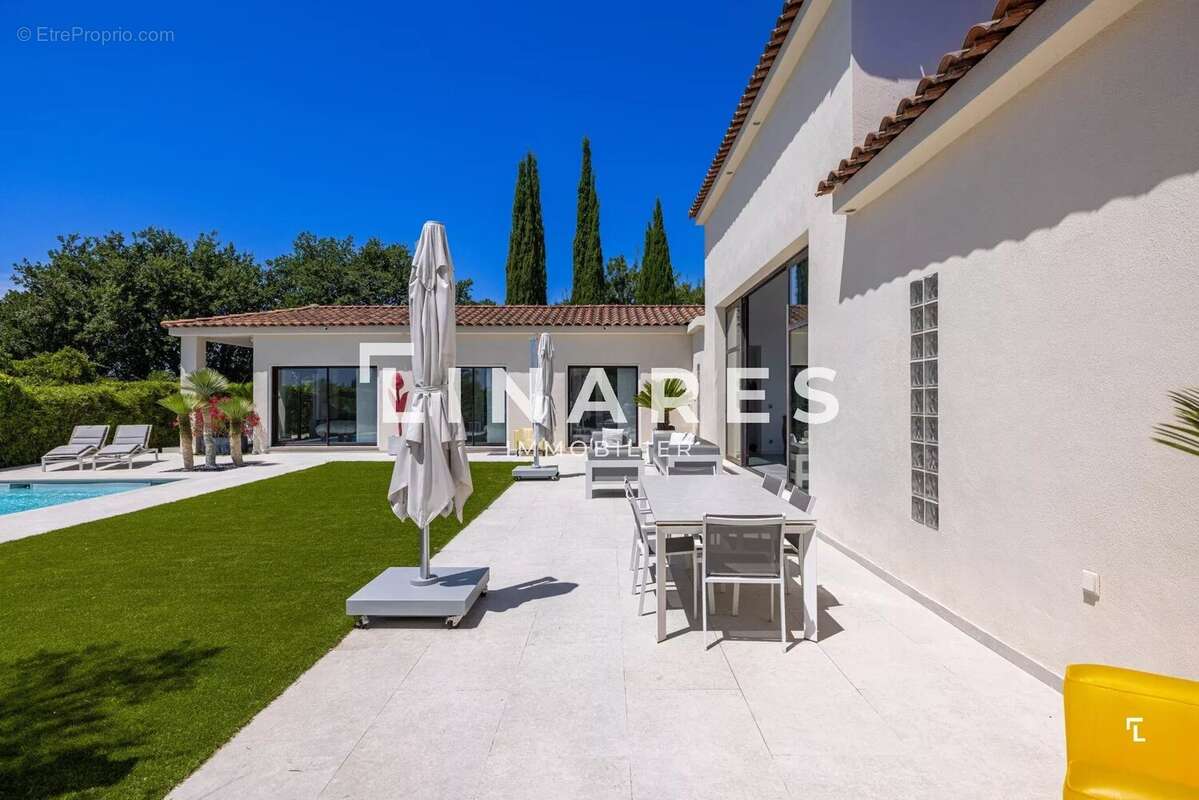 LIGNES D'EXCEPTION - Villa Plain Pied T5 de 172m2 - Piscine sel chauffée -  Terrain 1400m2 - 13011 Marseille - photo 19