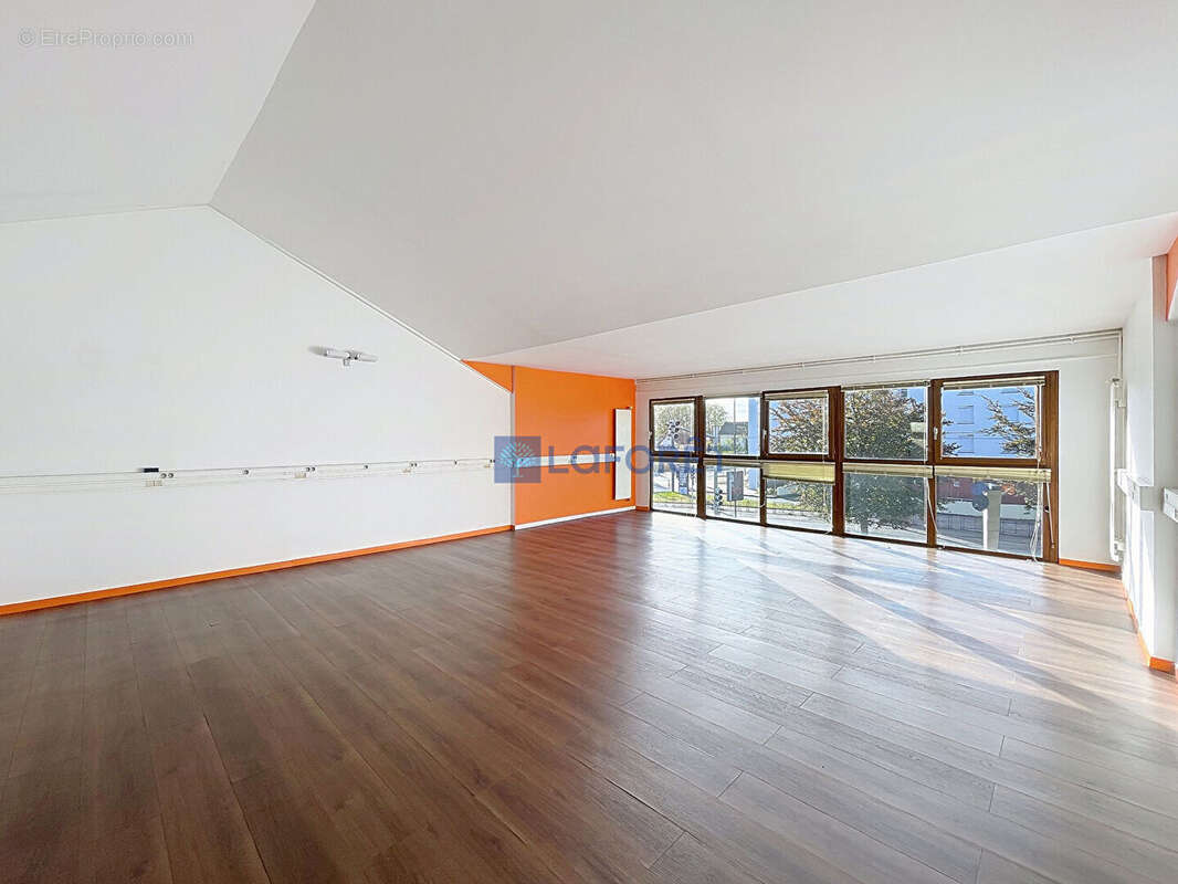 Commerce à SAINT-ETIENNE-DU-ROUVRAY