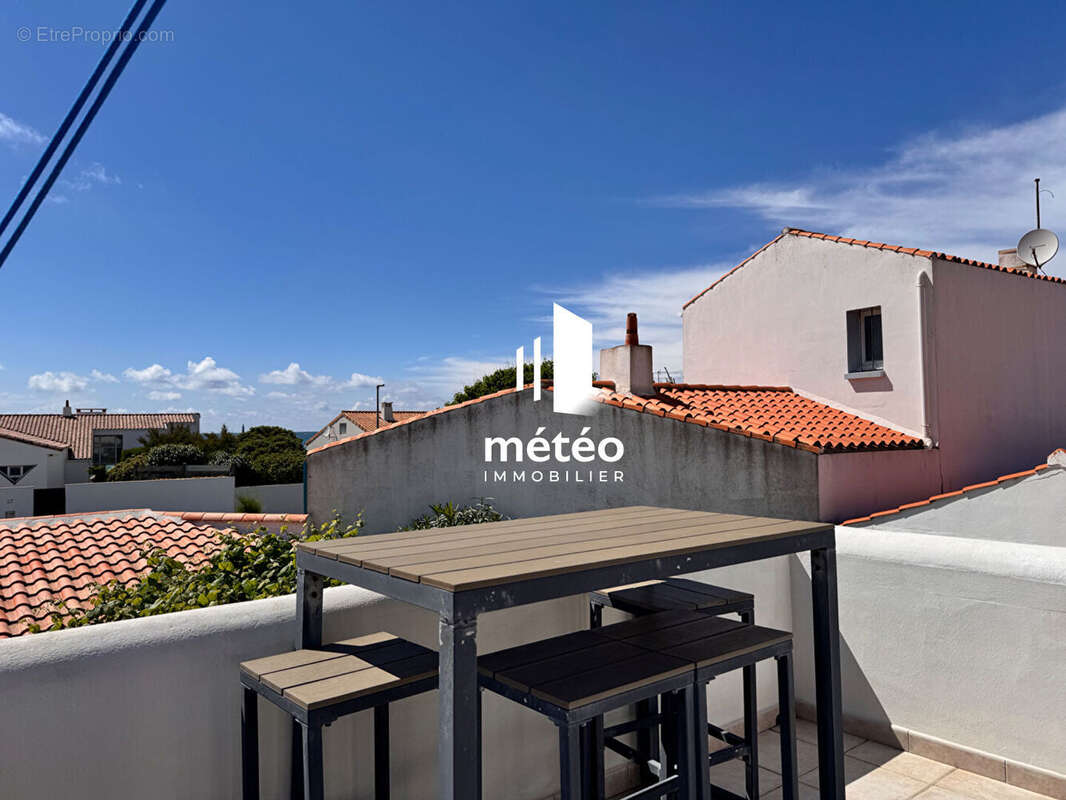 Maison à vendre à la Chaume avec vue mer et proche de la plage - photo 5