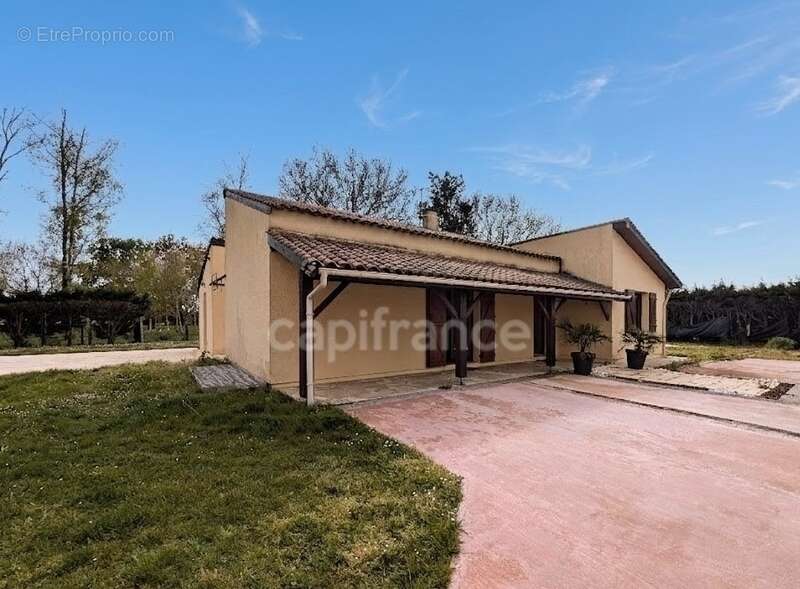Maison à vendre 4 pièces AMBARES ET LAGRAVE (33) - photo 6
