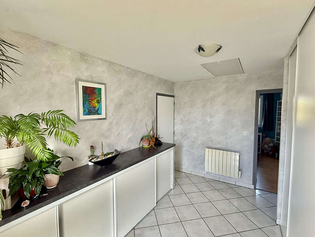 SECTEUR MANZAT / Maison familiale à vendre de 130 m², belles prestations  et extérieur soigné ! - photo 6