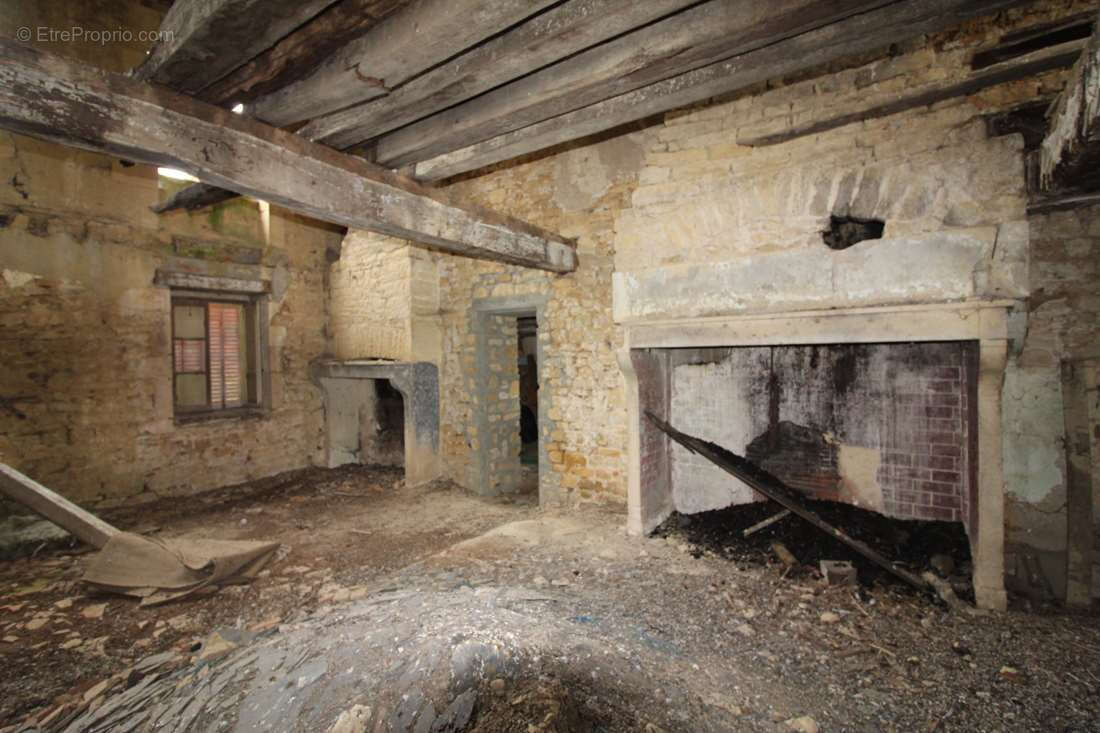 58, Exclusivité Agence - Bâtiment de 1773 belles pierres de pays à réhabité en habitation. - photo 10