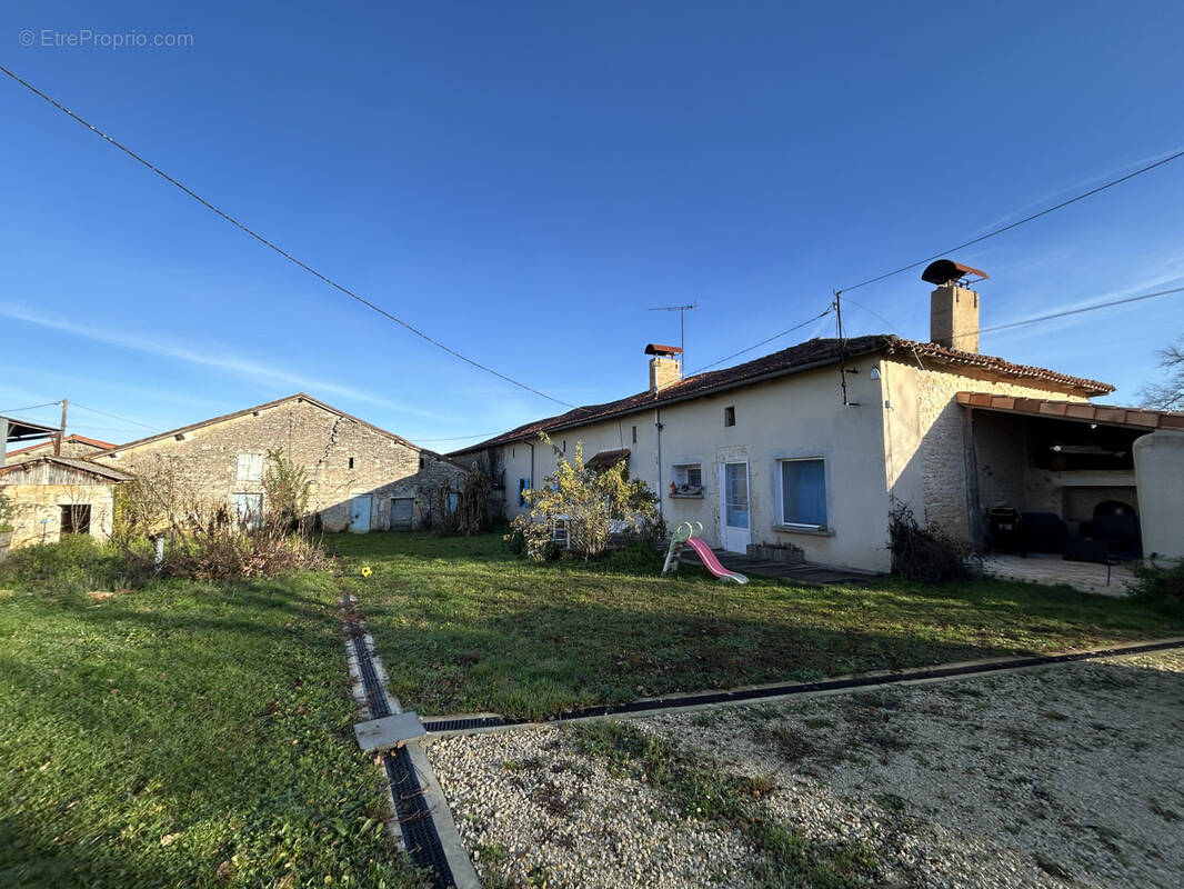 Maison à CELLEFROUIN