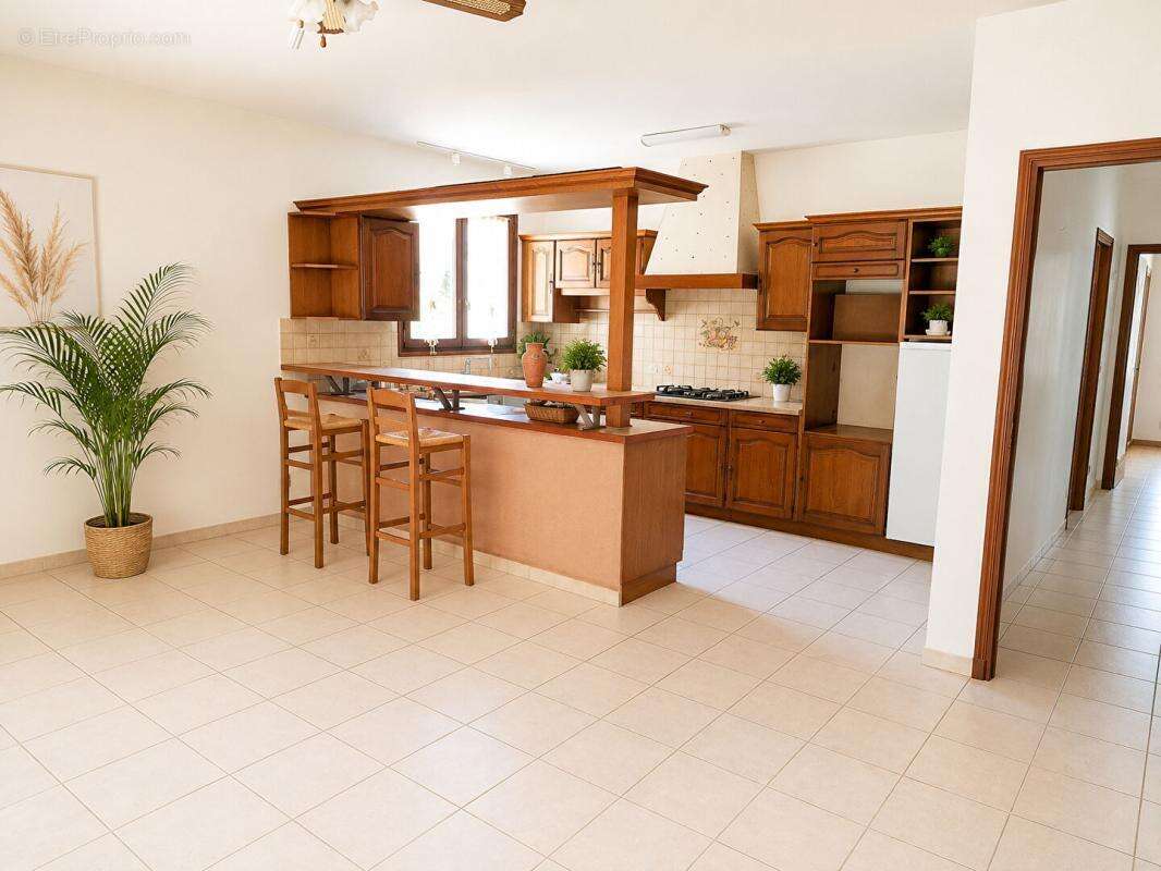 Lezignan Corbieres, Maison d'exception 170 m2, 7 pieces, 4 chambres sur 3000 m2 de terrain - photo 4