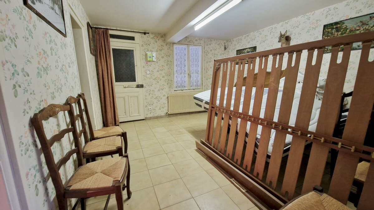 Maison à COIVREL